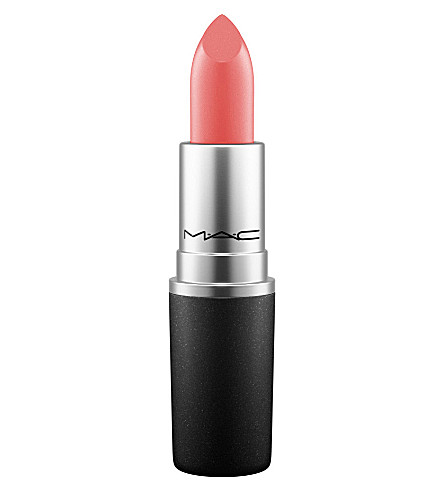 △M.A.C Lipstick(see sheer)
如果你還以為M.A.C只買Chilli和Ruby Woo的話,那你可就錯啦!這款see sheer也是不少人的秘密武器,顏色屬於偏橘的珊瑚色,擦在嘴上超級可愛!就算淡妝也不會顯得突兀,根本必買!