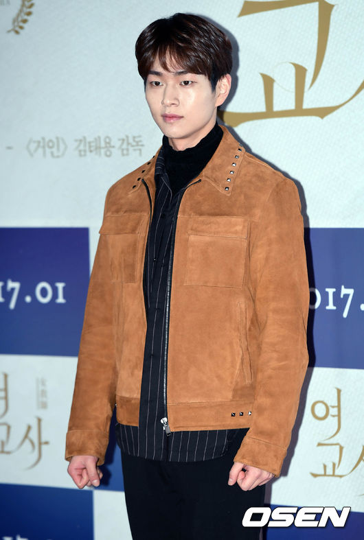 SHINee成員溫流被韓國媒體報導,週日早上7點多時因涉嫌在夜店撫摸女性,而被報警並移送調查。溫流在接受上午約5小時的偵訊後回家,據悉該名女子在夜店時感覺到一直有人摸自己卻不知道是誰,但身旁的人指證是SHINee溫流,而報警指稱溫流涉嫌性騷擾。但溫流在偵訊時指稱自己「喝多了,對當時的事全不記得」