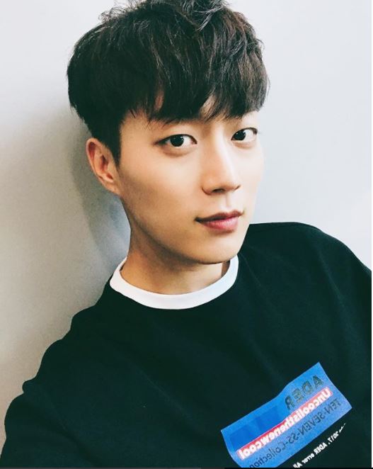No.1 High Light 尹斗俊
相信不少人都看過選拔出JYP代表男團2AM、2PM的實境選秀《熱血男兒》 。卻因淘汰無緣在JYP出道的斗俊是JYP公開甄選1期的合格者,在被淘汰後跟著Cube理事以Beast團體出道。雖然JYP 可惜…但卻多了一個團欺(但可靠的)隊長,也是感人啊!