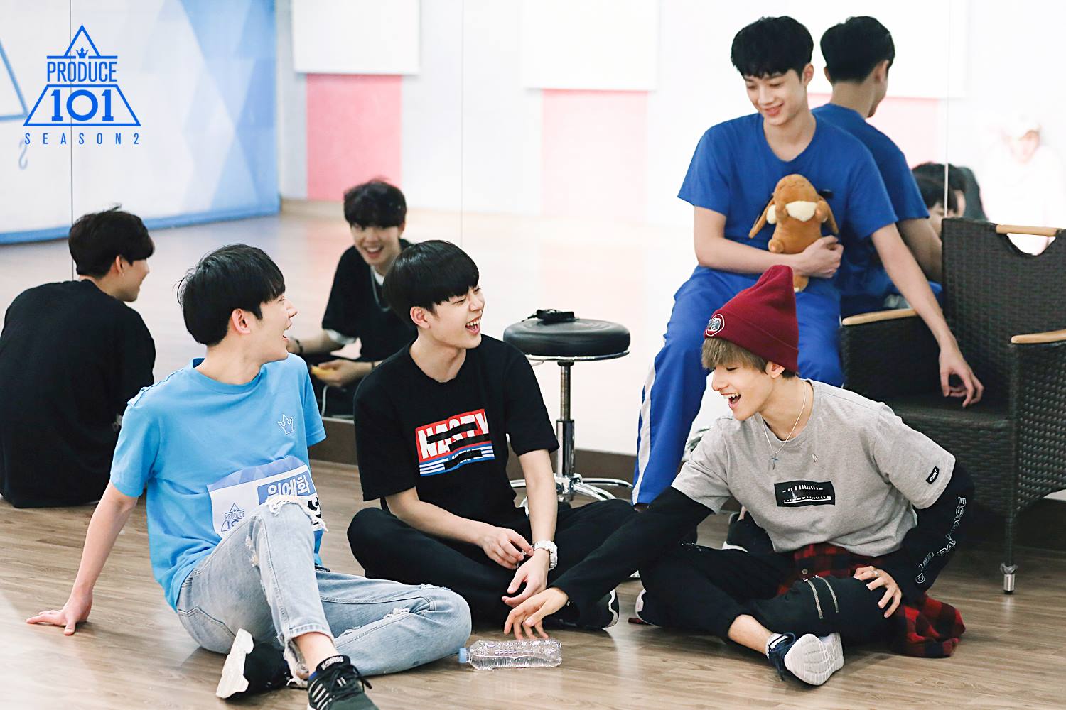 《Produce 101》系列的成功讓大眾嗅出「選秀偶像」的商機,才發片一週銷量就飆破41萬張,位居今年男團銷量第2僅次於EXO,就知道他們的銷量有多驚人