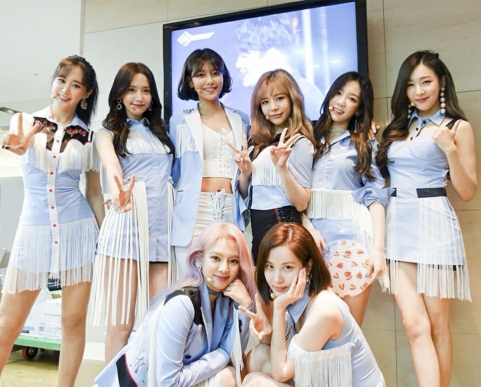少女時代睽違兩年回歸
加上是出道十周年
粉絲都相當期待能有各種音樂節目舞台和活動還有節目來慶祝十周年
但這次SM的做法不只粉絲連路人