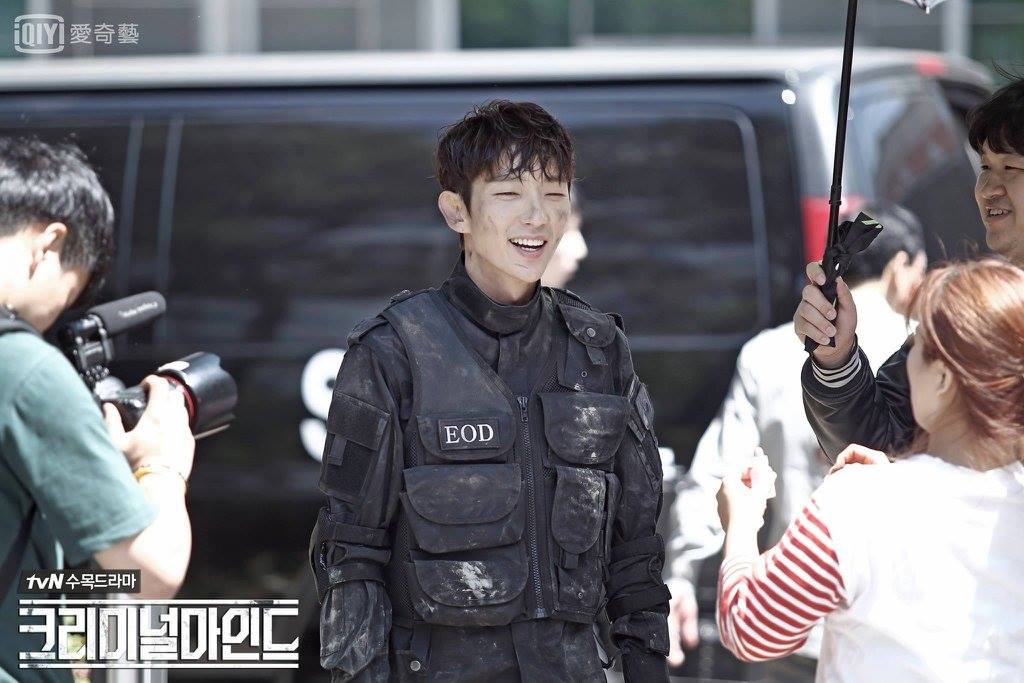✿TOP 10 - tvN《犯罪心理》
話題佔有率:4.87%
➔下降2個名次
※※翻拍美劇《犯罪心理》,由李準基、文彩元、孫賢周等主演。講述行為分析師們剖析最棘手的案件,分析兇手的心理和作案特徵,並在他們再次施暴前預測出他們的下一步行動,協助當地警察捉拿兇手的故事。