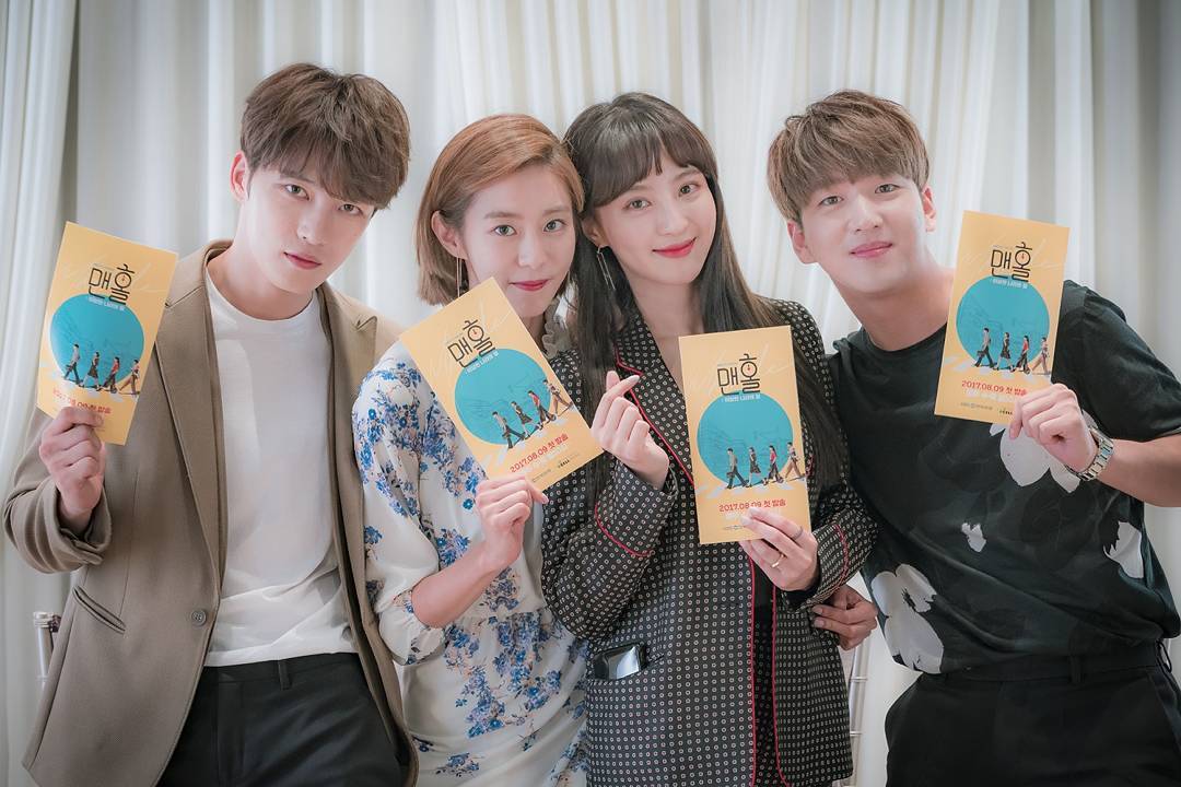✿TOP 1 - KBS《Manhole:夢遊仙境的奉弼》
話題佔有率:10.47%
➔上升15個名次
※由金在中、Uie、鄭惠成、B1a4成員Baro主演,此劇講述單戀了秀珍(Uie飾)28年的奉弼(金在中飾)為阻止她在一週後舉行的婚禮,於是隨機地穿越時空往返過去與現代的故事。