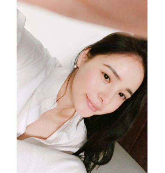 質地也看個人喜歡什麼樣的產品~比如說護髮水、護髮素、護髮油或是護髮乳...但是建議使用時可以多在頭髮上停留一點時間讓頭髮吸收!使用熱毛巾包覆頭髮也可以讓營養成分更加的吸收!
