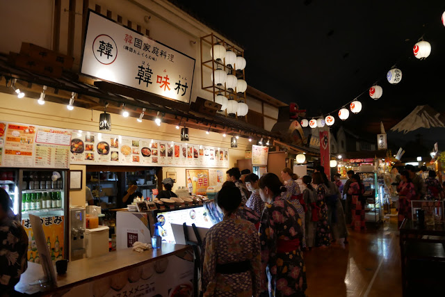 #享用美食
泡了溫泉、玩了遊戲,享受美食更是不可少。不只有居酒屋、壽司店、丼飯餐廳等經典的日式料理,還有原宿竹下通超人氣的可麗餅店進駐,食物種類多到選擇起來都很猶豫呢!