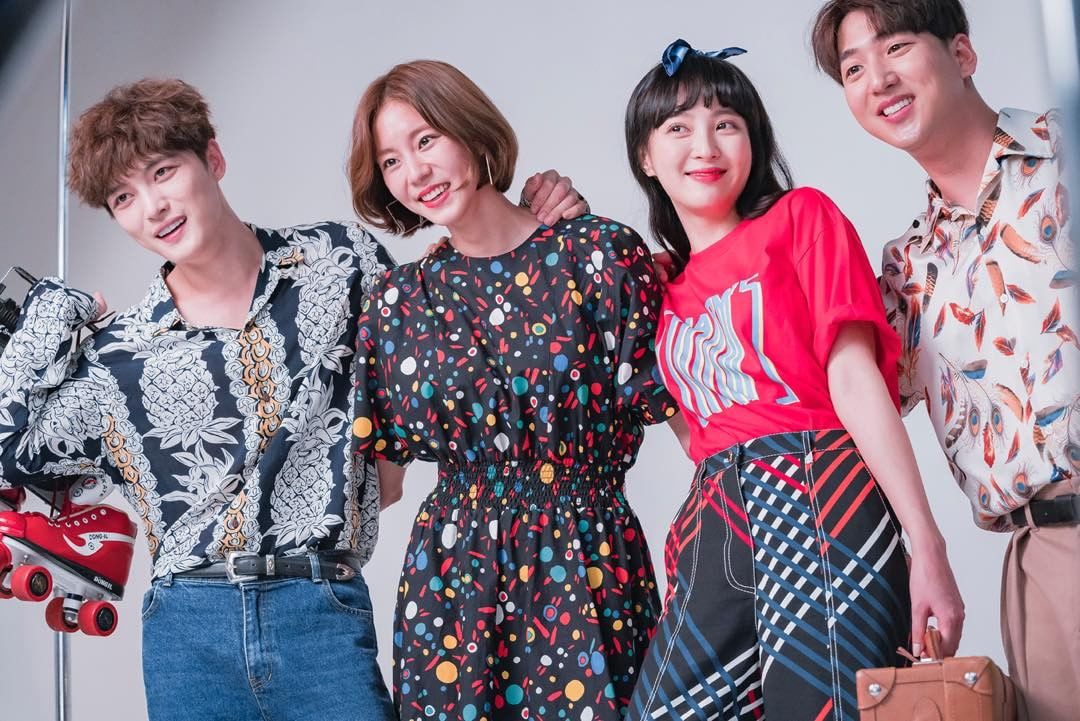 ✿TOP 4 - KBS《Manhole:夢遊仙境的奉弼》
話題佔有率:6.81%
➔下降3個名次
※由金在中、Uie、鄭惠成、B1a4成員Baro主演,此劇講述單戀了秀珍(Uie飾)28年的奉弼(金在中飾)為阻止她在一週後舉行的婚禮,於是隨機地穿越時空往返過去與現代的故事。