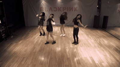 8. BLACKPINK - '붐바야(BOOMBAYAH)
BLACKPINK出道曲《Boombayah》的舞蹈讓大家留下強烈印象,實在無法想像當時的他們還只是新人阿!