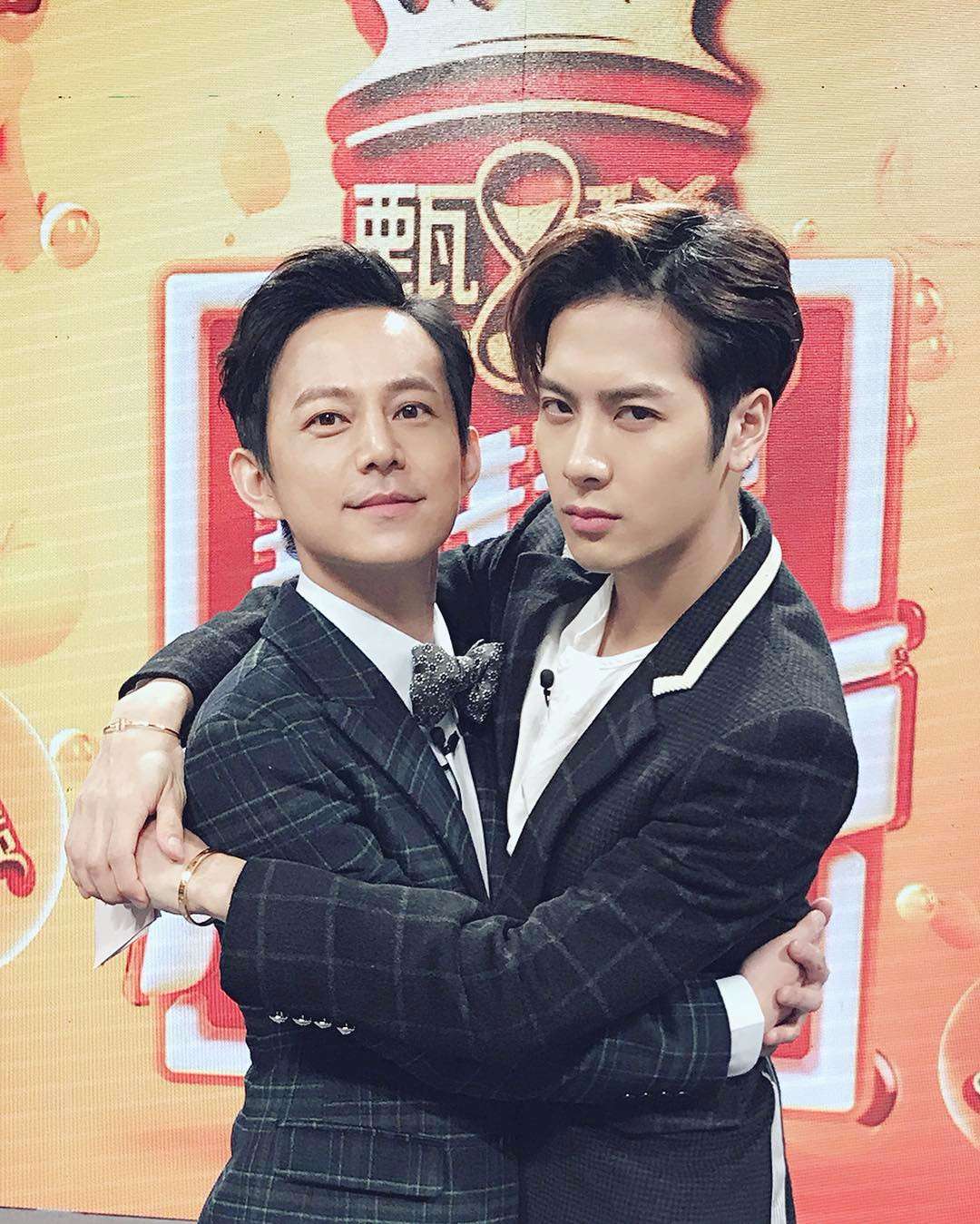 JYP也為了他設立個人工作室,Jackson也以個人名意在中國演藝圈非常活躍,讓韓國網友表示:「中國成員又會像SM旗下的一樣了...」,「GOT7怎麼辦?!」,「中國人只想來這(韓國)過水 在回去大撈一筆」