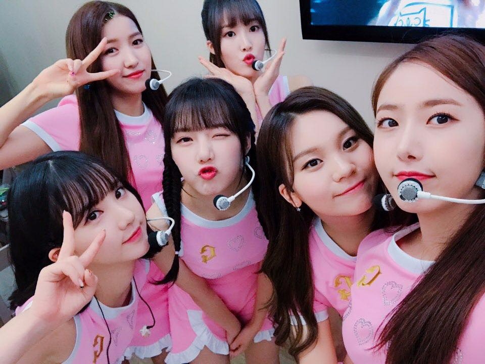 GFRIEND在8月時以第五張迷你專輯《PARALLEL》正式回歸,新歌《LOVE WHISPER》也為小女友們拿下好成績! GFRIEND也預計在9月時光速回歸,粉絲們都準備好了嗎?
