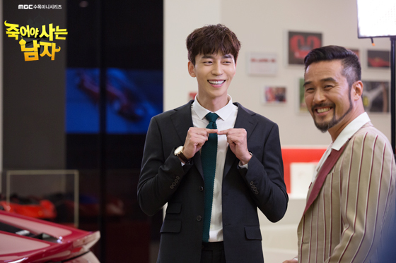 ✿TOP 9 - MBC《死而復生的男人》
話題佔有率:5.24%
➔上升1個名次
※由崔民秀、強藝元、申成祿、李昭娟主演,此劇講述生活富裕的王國伯爵為找尋女兒來到韓國後發生的故事。粉絲們如果常看韓國綜藝或戲劇的話,肯定對崔民秀( Running Man獵人 )、申成祿(《來自星星的你》反派)兩位男主角不陌生吧,而這次兩人突破形象挑戰喜劇!