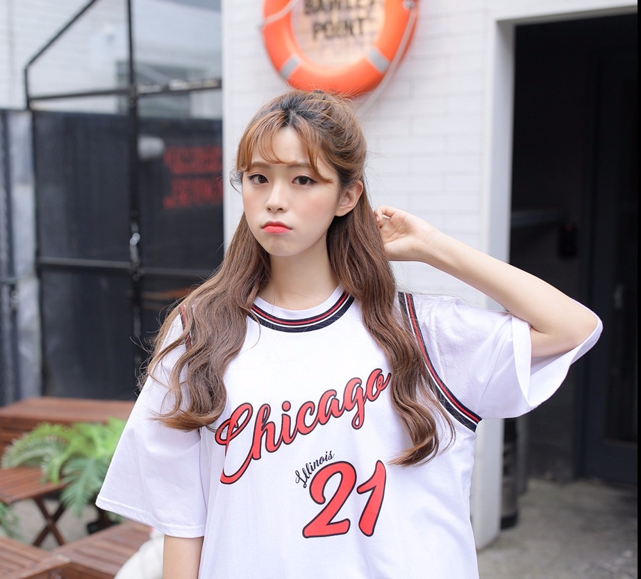 其實在這之前,少女娜拉就已經在學生之間很紅了啊!現在又多了「明星同款」感覺又更加吸引人了XD,另外為了慶祝GOOD DAY終於出道,少女娜拉在9/3也有一日活動!