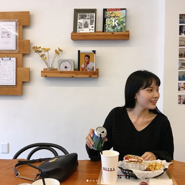 △優酪乳減肥餐
起床後:500C.C白開水
早餐:奇異果優酪乳汁一杯
中餐:蔬果汁一杯
晚餐:蘋果優酪乳汁一杯
睡前:500.C.C白開水