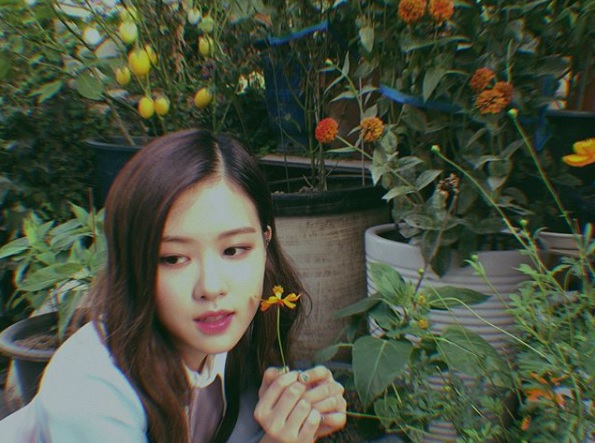 像是BLACKPINK也是「Gudak Cam」的愛好者,Rosé在IG上有很多張照片都是使用這個App拍攝而成的喔!