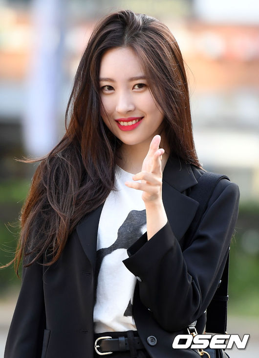 做出了勇敢的決定,出走近年風生水起的JYP,從過去WG時期就與JYP合作的宣美最近雖然離開JYP,但與YG製作人合作的新歌《Gashina》卻寫下了超好的成績,不僅在一片音源大霧中橫掃榜單,也讓人看見宣美更成熟的一面