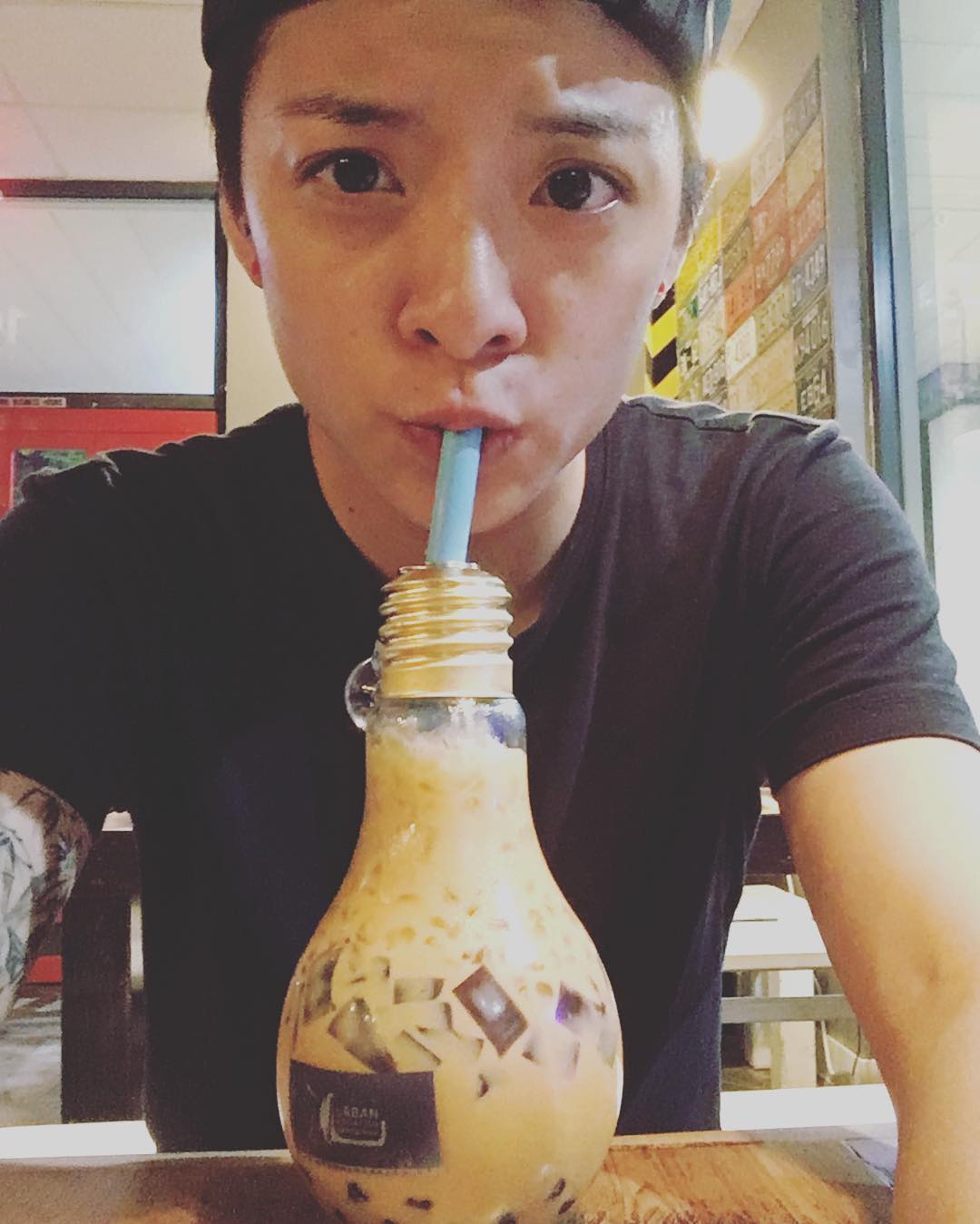 比起其他幾位成員的Amber資源相對就少了許多,顯少有再大眾面前露臉的機會,也讓Amber不滿的情緒忍無可忍,再 instagram 寫下長篇大論訴說自己的不滿...