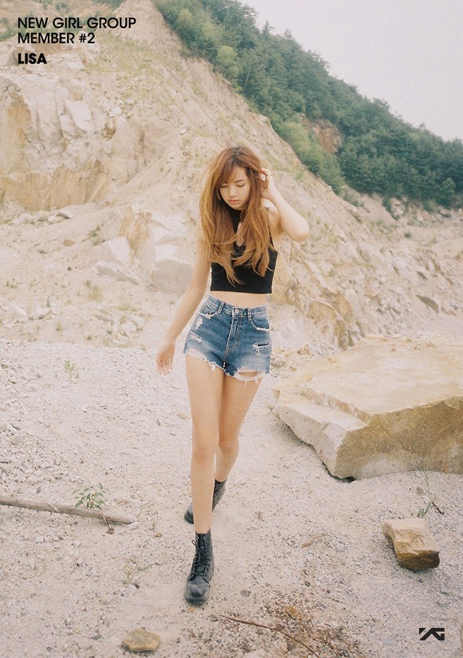 因為BLACKPINK出道的同時,就創下了YG的新紀錄。泰國籍的領舞成員Lisa竟然是YG旗下的第一個外籍成員,感覺很國際化的YG不只直到2016年才出現第一個外國籍成員,讓粉絲訝異
