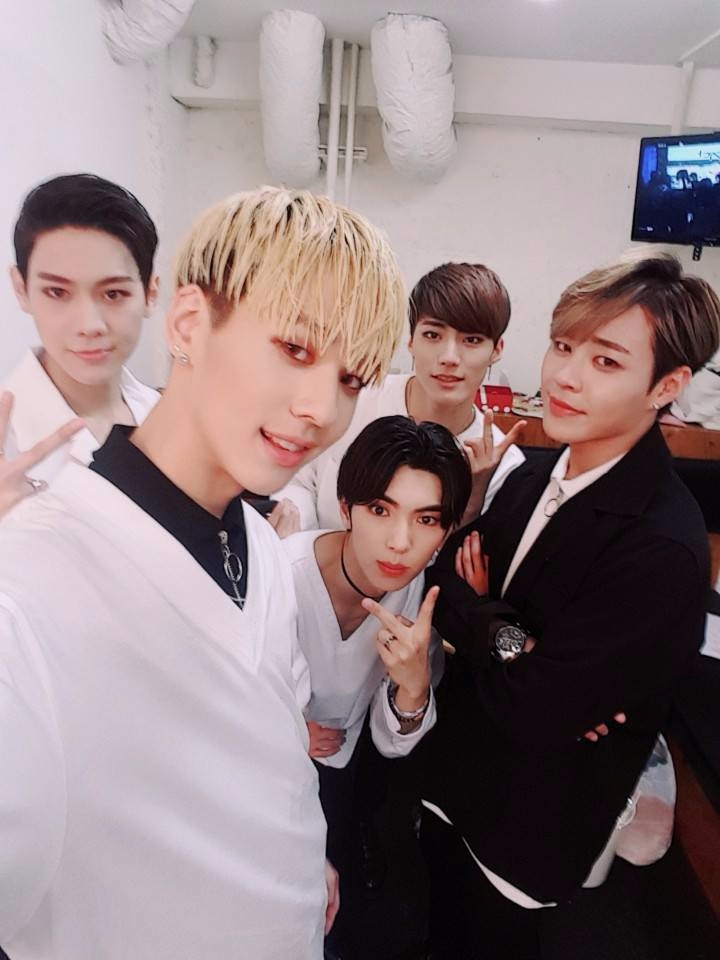 IMFACT-摯安、帝業、泰浩、李想、雄宰(也是全團參賽...)(16年出道)
MR.MR(12年出道)
Snuper(15年出道)
A.C.E(17年出道)