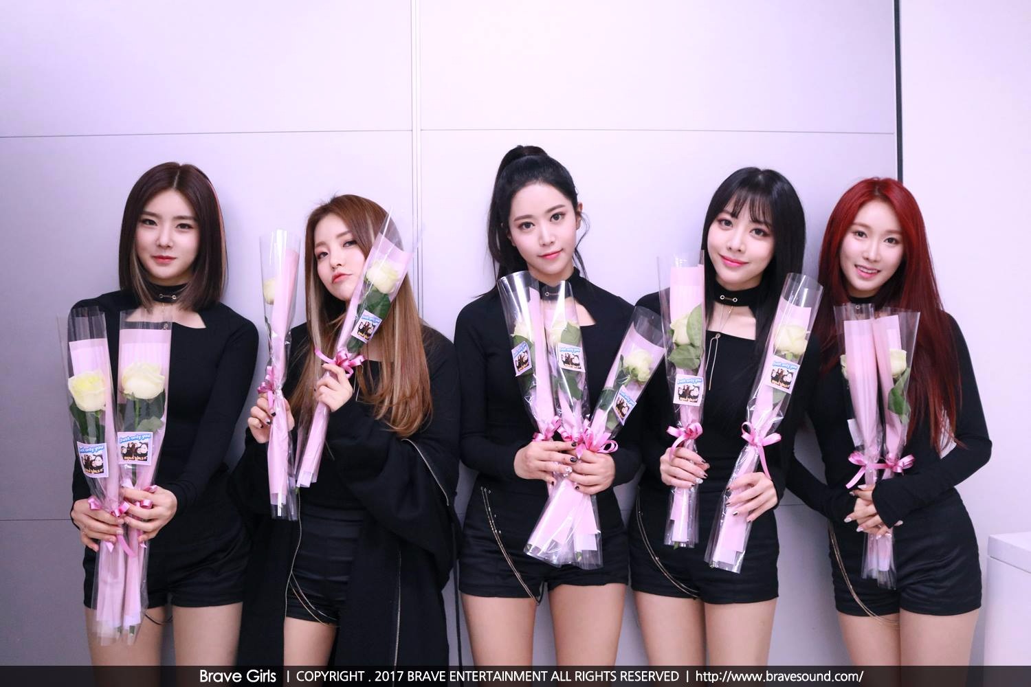 Brave Girls-侑廷、恩智、裕那(16年出道)
和前面提到的Bigstar以及因為第二季PRODUCE 101爆紅的金SAMUEL同公司
一間公司就派兩團參賽了ㅠㅠ