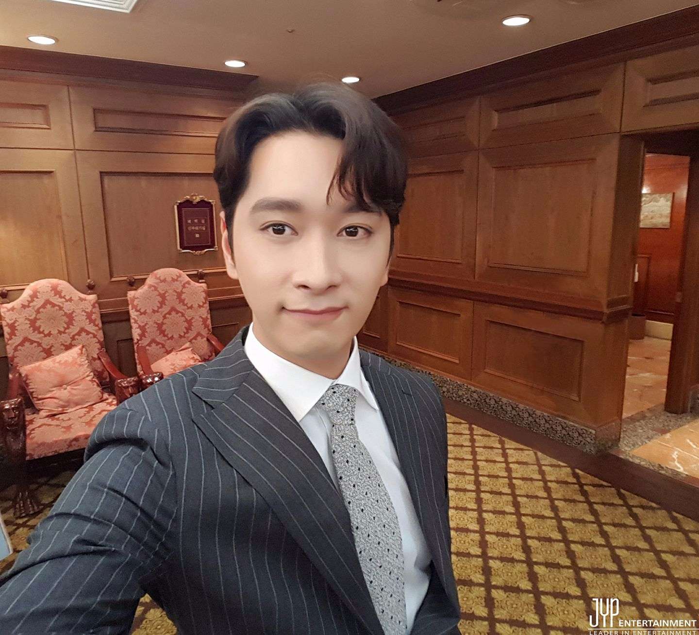 而燦盛的發言也引起了許多韓國網友的共鳴,現在已獲得了7,517 次轉推,韓國網友也紛紛留言表達自己的想法。
「對啊!看了這起事件真的讓人心疼又生氣。」
「她們是知道不會受到嚴重的懲罰才會做這樣的事吧...」
其實「霸凌」一直是韓國社會相當嚴重的問題,處於高度升學壓力和競爭激烈的社會下,韓國的青少年不僅自殺率相當高,霸凌事件也層出不窮....
