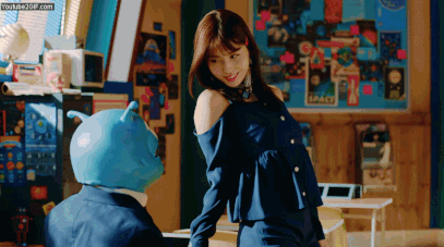 #1TWICE 31票
毫無懸念的,由銷量簡直是日本女團成績的TWICE奪下。雖然TWICE發片週遇上強勁歌手發片,但首週還是開出了「二十三萬張」的銷量。還創下了韓國女團在東京體育館舉行showcase的紀錄,也因為團員中1/3人是日本人,在日本節目上也應答流利,似乎成為近年韓國女團的日本大勢也不意外啊~