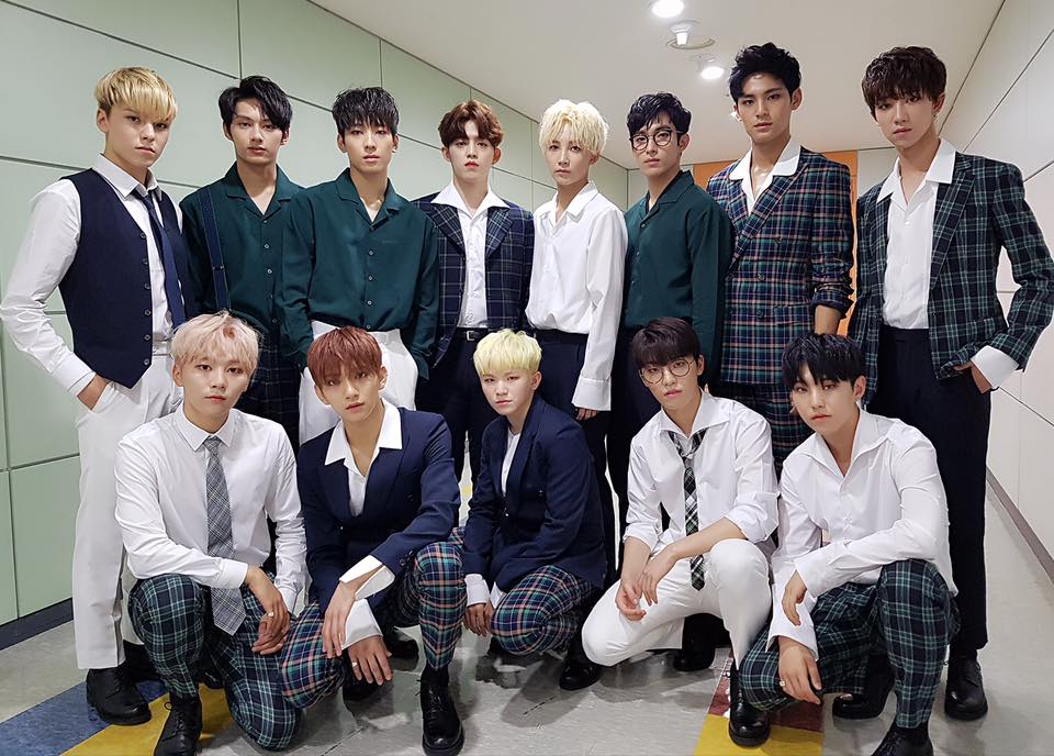 #4.SEVENTEEN 7票
而在這幾年在韓國及海外都迅速竄紅的P家棟樑,小17在日本也是表現亮眼。最威的是他們16年曾在日本公司榜上賣出多達一萬張專輯的銷量,你可能會困惑,「一萬張威在哪裡?」…因為當時的他們根本還沒在日本出道啊!光從這點,就看得出和前輩並稱EBS的SEVENTEEN人氣有多高。