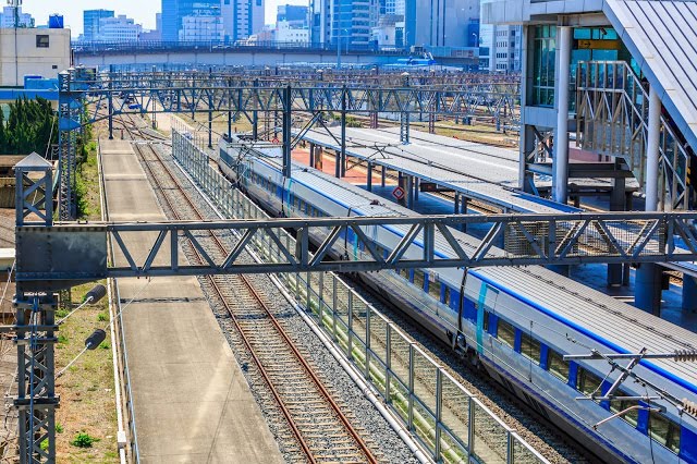 #釜山-慶州交通方式
【高速列車KTX】
從釜山火車站搭乘KTX到新慶州站,只需26分鐘,但新慶州火車站距離慶州市區的景點較遠,需再轉乘公車到慶州市區(慶州火車站),可以搭乘50、51、60、61、70、203、700路線公車(車程約45分鐘),若是想要一到新慶州火車站就前往佛國寺,可以搭乘公車700路線公車。
▶︎票價:單趟韓幣11000
