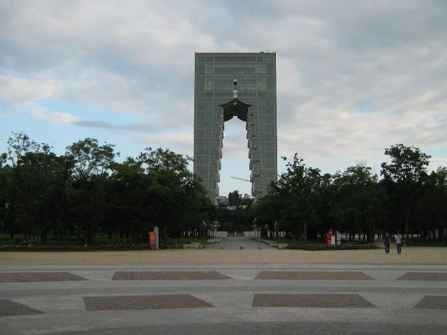 3. 慶州世界文化Expo公園 경주세계문화엑스포공원
慶州Expo公園一進入就會被造型特殊的慶州塔吸引目光,此建築參照皇龍9層木塔的陰刻版本所建造,新羅歷史建築與現代風格相互融合。慶州Expo公園腹地廣大,由新羅文化歷史館、3D動畫世界、世界化石博物館等組合而成。
小編建議:逛完慶州Expo公園後,也可以前往附近的新羅千禧公園、普門觀光區等景點。