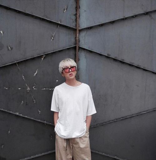*灰色調
低調享受自己的生活,但有點厭世,偶爾會覺得整個世界總是不照著你的想法走,很煩,但煩完之後依然只走自己的路,因為其實你也不在乎~