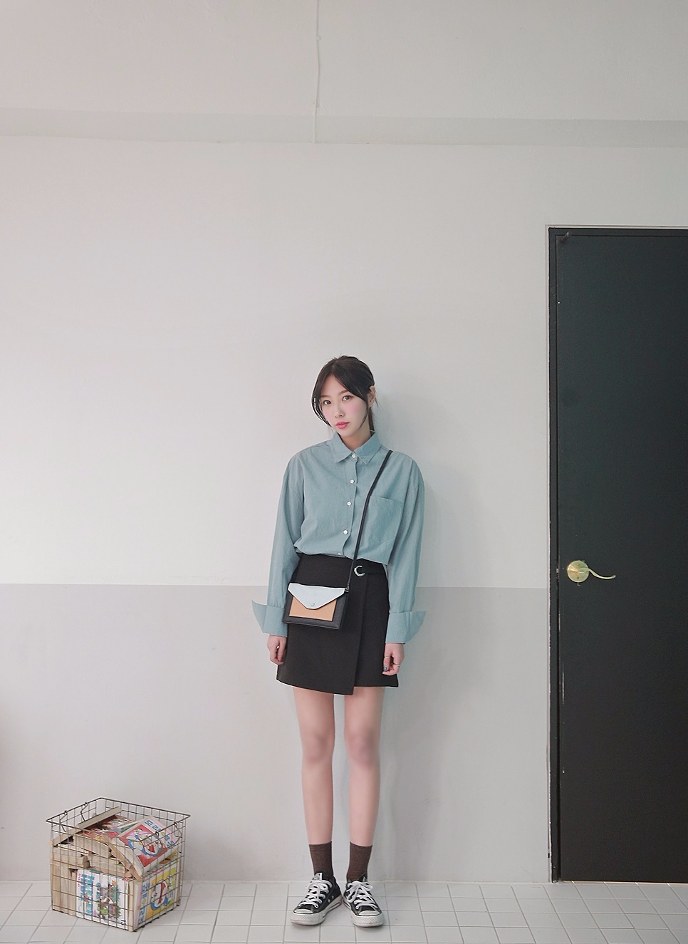 ►DARLLYSHOP 長袖襯衫 原價₩42,900左右 打折後₩11900
襯衫絕對是女孩衣櫥內必備的單品!怎麼搭都好看而且還有種文青氣息,想要迷倒男生就不能沒有啊!這件長袖襯衫打完折的價格只要台幣316元,是不是跟韓國地下街的價格一樣啊?