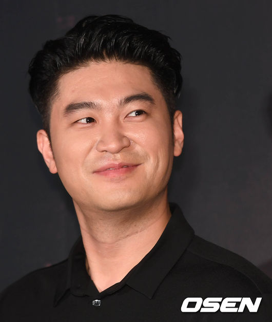 不過根據tvreport的報導,崔子在訪問途中仍被問到「真的跟雪莉復合嗎?」他則是面帶微笑說到「現在只回答有關節目的問題,這個問題下次有機會的話再回答。」
*原文:“지금은 프로그램(쇼미더머니) 얘기를 하고 있다. 그건(설리 관련 질문) 다