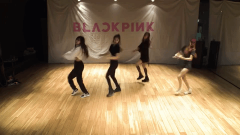 *BLACKPINK – AS IF IT’S YOUR LAST
最後!接著延續上一個動作!把手放到胸部的位置,肚子用力前後挺,一樣做小跑步!依然全身瘦啊~