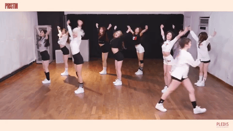 *PRISTIN - WEE WOO
手臂伸直朝外「上、中、下」做擴胸的動作!可以雕塑胸部的線條,修飾最難瘦的副乳!!!這個動作的同時挺胸並且腰部用力可以連腰部一起瘦啊!