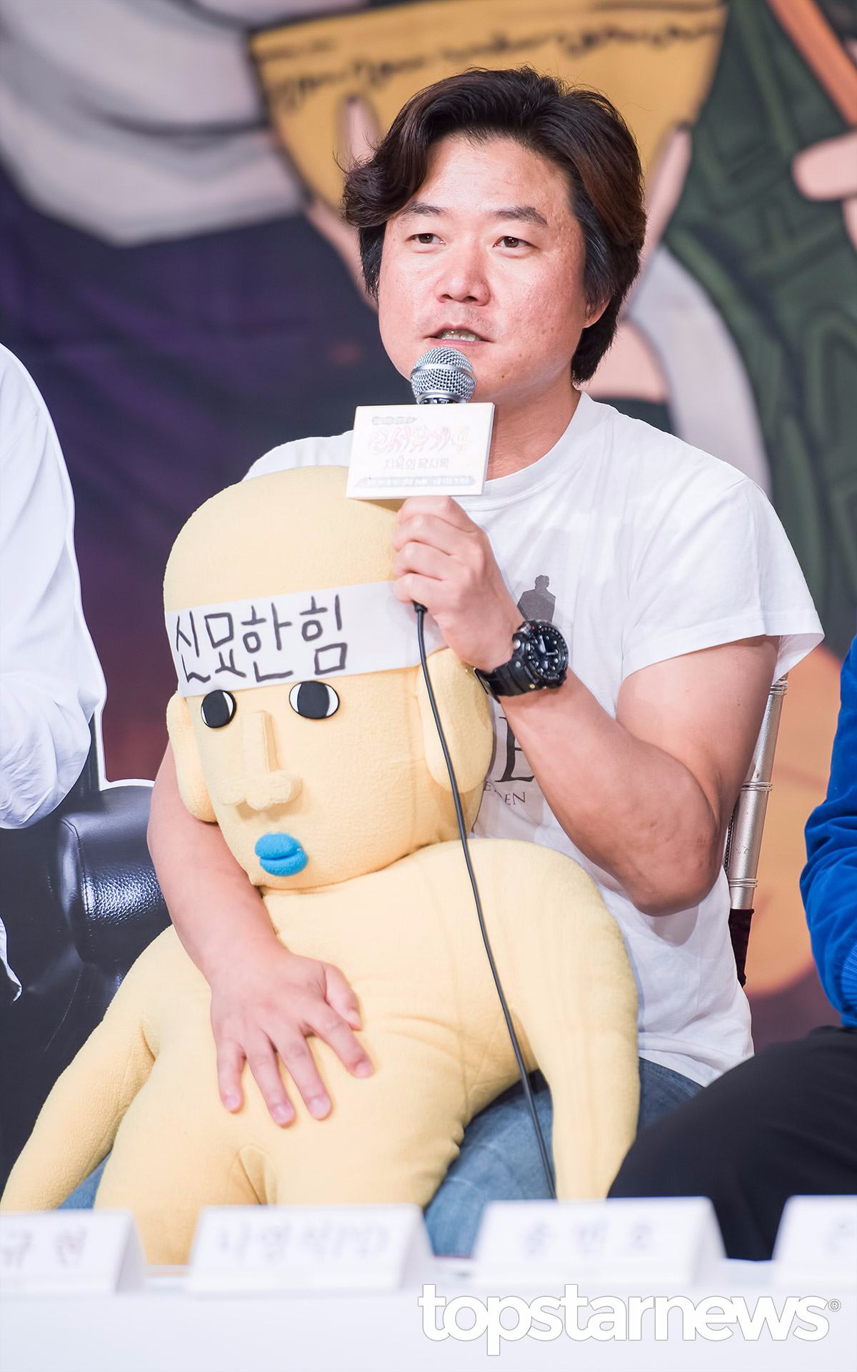 面對這種狀況羅PD感到非常無奈,因為《花樣青春》最大樂趣就是在對方不知情的狀況下發生的,但WINNER的成員們都已經知道了,所以羅PD因此很苦惱!