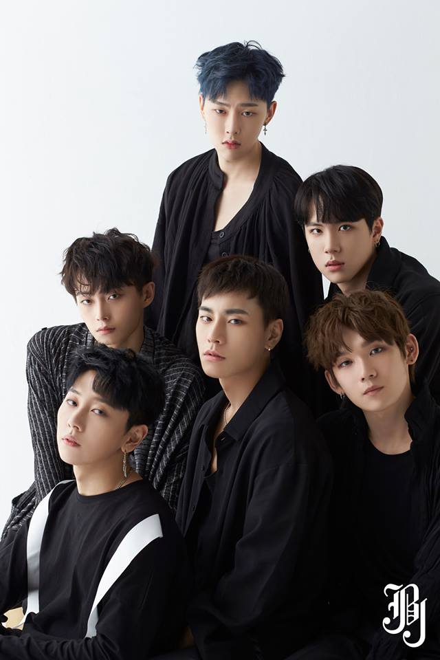 10/18 JBJ 出道
PRODUCE101的風潮才正要開始!!!
人氣很高的練習生們在節目結束後
粉絲紛紛敲碗要他們組成JBJ(團名是粉絲取的意思是Just Be Joyful)
排名第21-35名中的6位參賽者盧太鉉、高田健太、金相均、金龍國、權玄彬、金東漢組成
在月底也要先推出團綜
讓人相當期待啊~