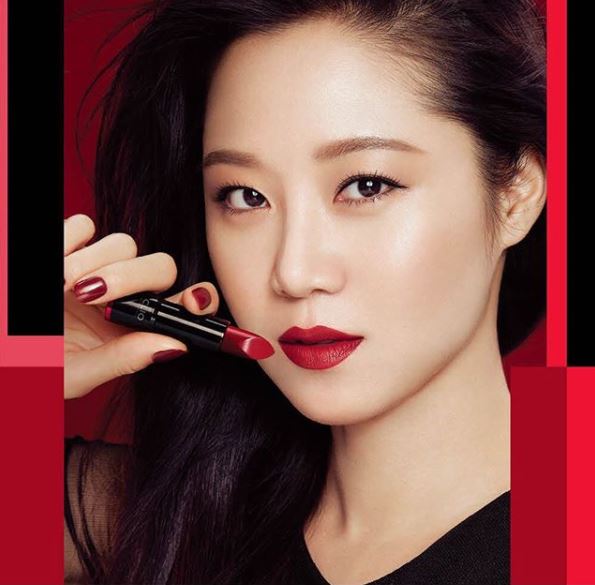 *CLIO
一次推出三盤新色眼影的CLIO感覺秋冬並沒有把焦點商品放在眼影上面(我猜啦XD)
但是新推出的眼影實用性還是很高!