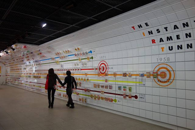 2. 日本大阪 即食麵發明紀念館 インスタントラーメン発明記念館
喜歡泡麵的人絕對不要錯過即食麵發明紀念館!館內可以了解泡麵發明家安藤百福的故事、即食麵的發明過程、世界各國的即食麵等,還有雞湯拉麵工廠、我的合味道工廠可以親手製作屬於自己的泡麵,非常有趣!
