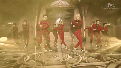 更可怕的還在後面....
還有在希澈跑到電信行去換電話後,一到家才剛把門打開就收到了封簡訊,簡訊上面寫著『歐霸,你即使換電話號碼,我們還是知道你的號碼喔~』
這簡直是恐怖電影中才會出現的畫面啊ㅠㅠ