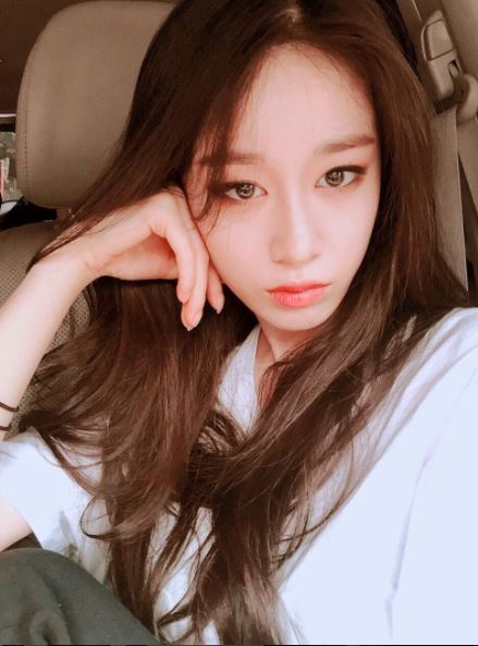 T-ara 芝妍
當初的小忙內芝妍現在也成為了一個成熟美麗的女偶像了呢!
當初的嬰兒肥退去後,芝妍可說是出現在所有美女排行榜的前10名呢!細長的大眼睛也讓芝妍的美顯得很獨特!