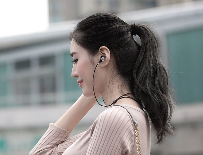 *錄音筆記法
將老師上課時的內容使用手機的錄音功能錄下來(一定要先徵求老師的同意哦!)空閒時再邊聽邊整理筆記,最大的好處就是可以倒帶重聽!!上下學的通勤途中也可以聽!上廁所或是睡前只要想聽隨時都可以立即上課啊!