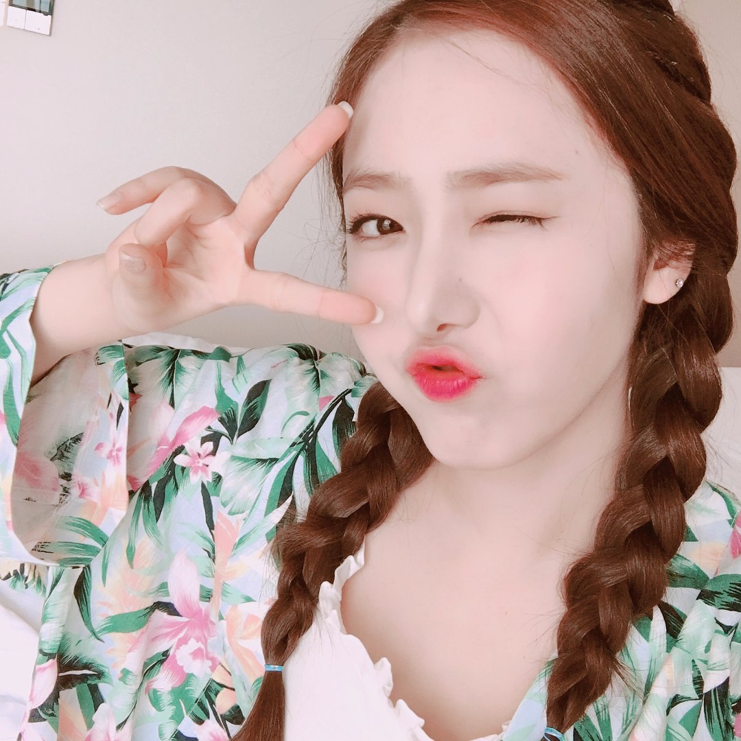 10.TWICE SANA
9.Red Velvet JOY
8.Red Velvet 瑟琪
7.GFRIEND Yerin
6.GFRIEND SinB