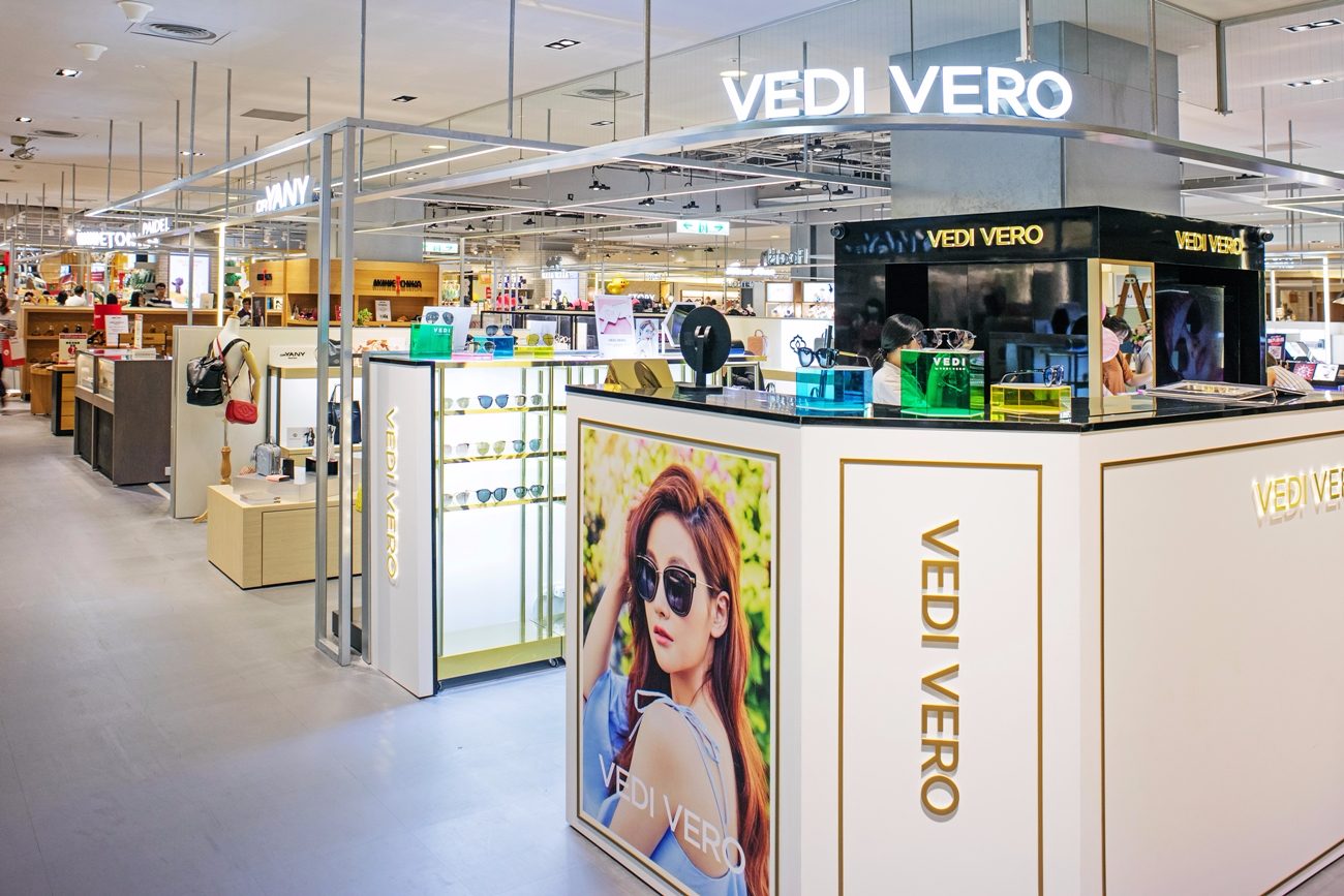 如果你喜歡一些配件的話,VEDI VERO你一定要知道!這可是連韓星也愛用的品牌,而且光代言人是高俊熙就超級燒了,現在VEDI VERO竟然也出現在台中新光...好想立刻跑一趟台中啊XD