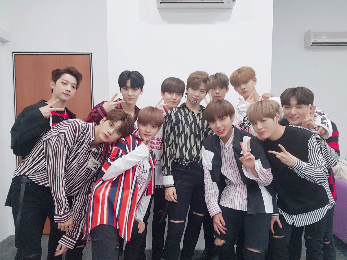 Wanna One
邕聖祐&金在奐&李大輝-RAINBOW SHERBET(鳳梨橘子樹莓雪寶)
姜丹尼爾&朴佑鎮&朴志訓&裴珍映&黃旼炫-PUSS IN BOOTS(牛奶巧克力黑巧克力白巧克力混合)