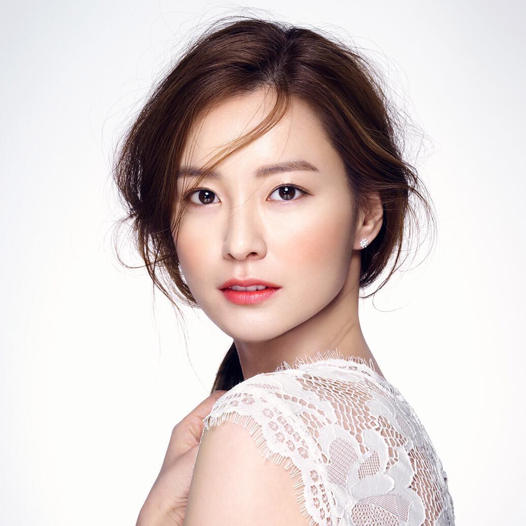 第10位:鄭有美
雖然拍過無數個戲劇作品的鄭有美,其實有著舞台恐懼症,只要不是在拍攝現場的話,看到攝影機和相機都會緊張到心悸...