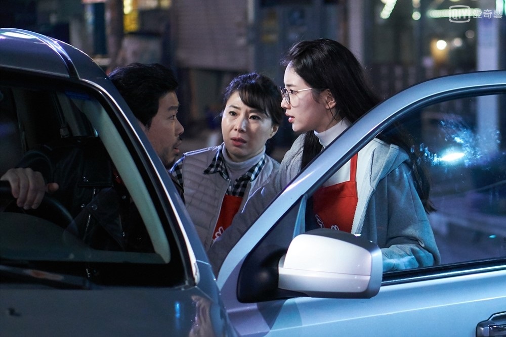 首播第1、2集劇情超豐富,稍微眨個眼睛就會看不動在演什麼的程度!故事圍繞南洪珠(秀智
飾)的預知夢 → 車禍事故 → 丁宰璨(李鍾碩 飾)的預知夢→拯救南洪珠