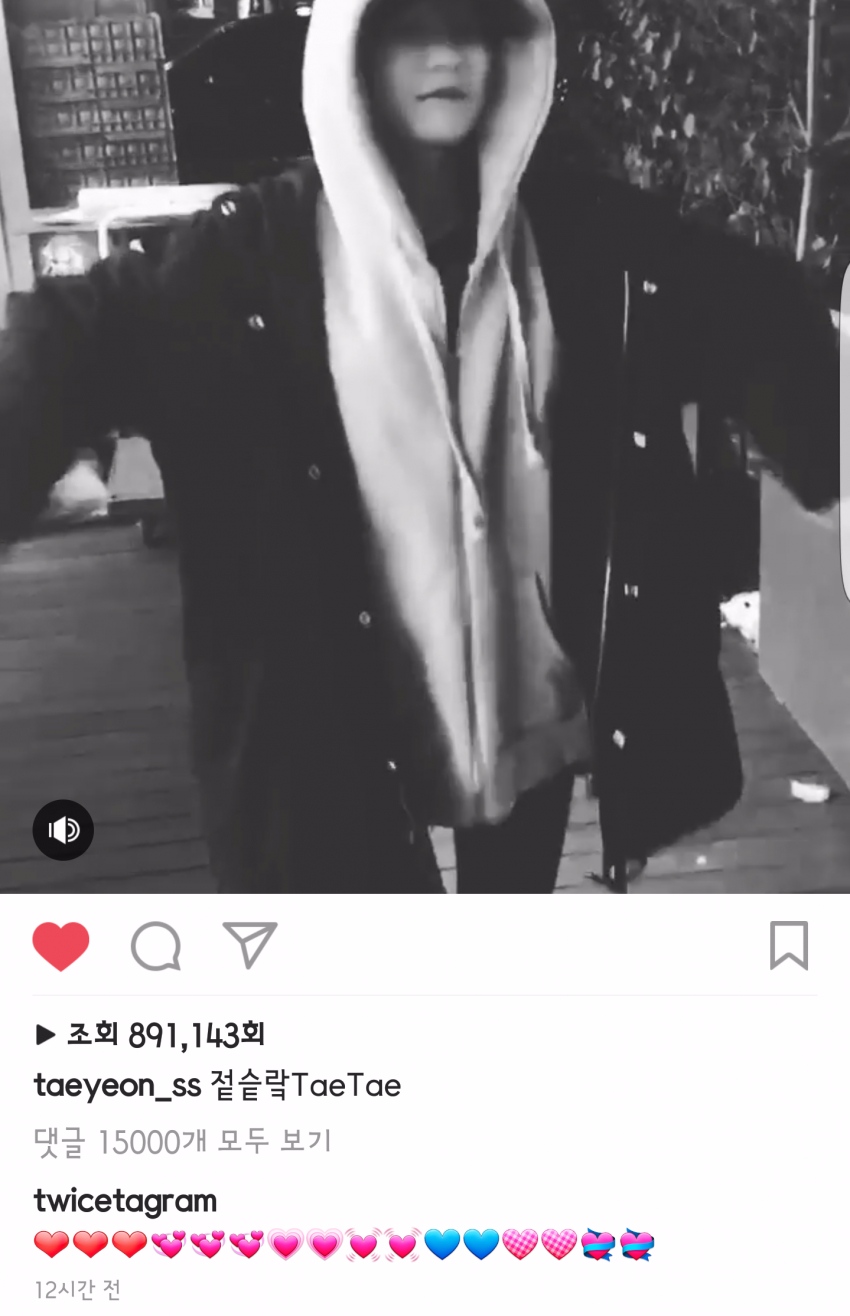 太妍上回跳《TT》,還立刻吸引TWICE成員留言用不同的愛心示愛,雖然不知道是哪個成員留下的愛心,但從娜璉先前不斷隔空向太妍表達崇拜來看,應該就是娜璉無誤啦!