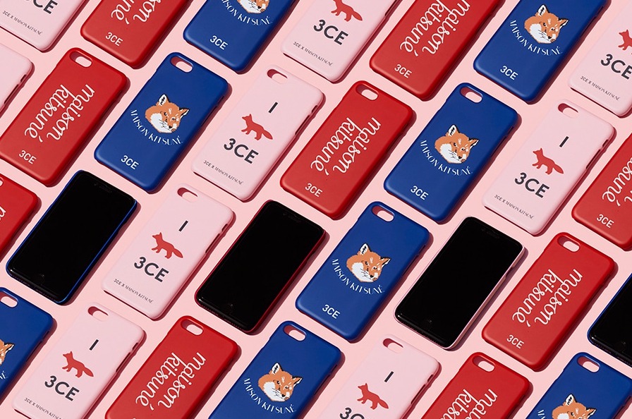 △ 3CE MAISON KITSUNE PHONE CASE
手機殼
最後也是這次聯名的重頭戲!居然出了聯名手機殼!MAISON KITSUNE品牌自己出的狐狸頭手機殼一個可是要價一千六台幣的啊!聯名款直接便宜超過一半以上!如果不是因為沒有偽少女的手機型號,真的再窮也要買啊~