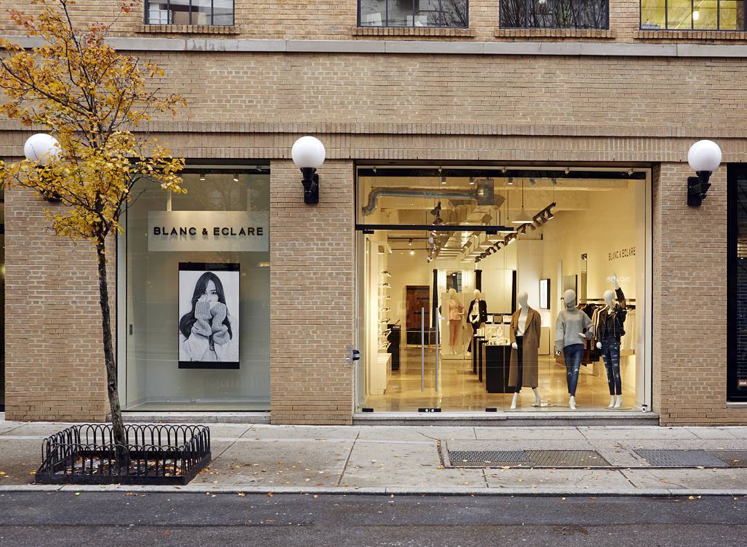 去年2016年「BLANC & ECLARE」在曼克頓SoHo區設立紐約旗艦店,店內簡約的裝潢風格給人一種超級時尚的感覺!