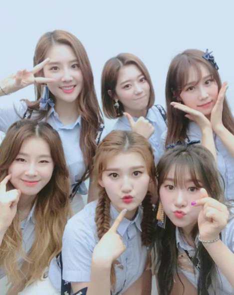 17.07.05 出道
(正確答案 '往下看')
FAVORITE
(Ara、Gaeul、Seoyeon、Saebom、Sukyung、Junghee)