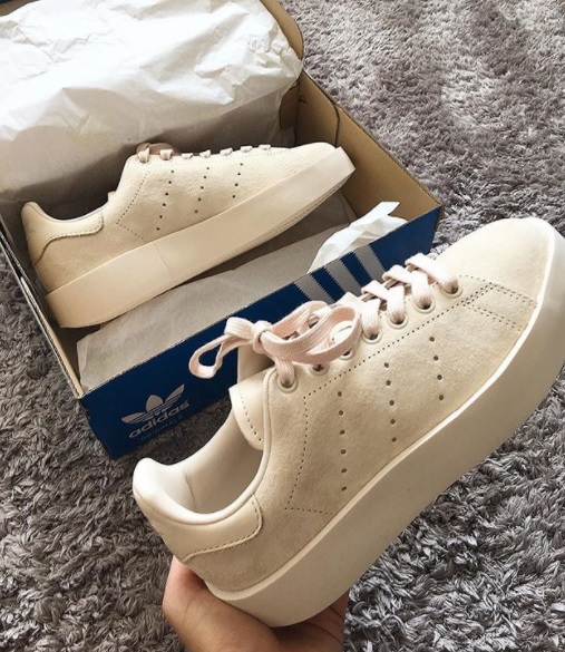◇adidas Originals Stan Smith Bold
adidas Stan Smith也跟上這波土色風潮!推出了厚底的土色球鞋,這款不要說網路上紅翻,光是摩登少女看到就想掏錢了XDDD