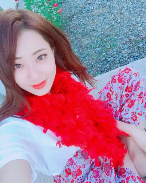 虧倞利還是9Muses成員中最有知名度的,粉絲這下不知道到底是想表白TWICE,還是要表白倞利…倞利昨天貼文一出立刻引起轉發,還瞬間湧進百則留言要倞利不要難過…只能說粉絲表達熱情很感人,但下次可能要記得先查清楚再鼓起勇氣才行!